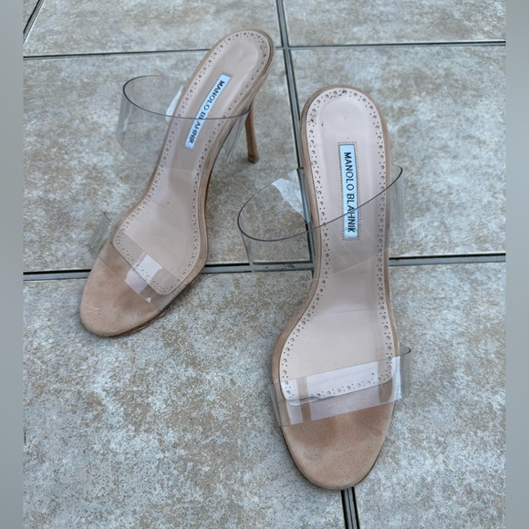 Manolo Blahnik Cream Tan Heels Elegant Design